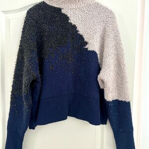 lululemon athletica Navy and Light Gray Colorblock Crew Sweater Sz 2